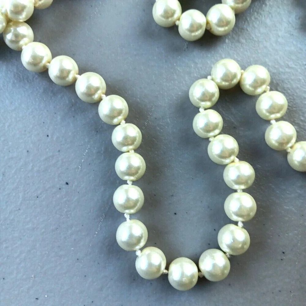 Necklace Imitation White Pearls Knotted In Between‎ Heavy Weight Hangs 35" Long - Picture 3 of 5